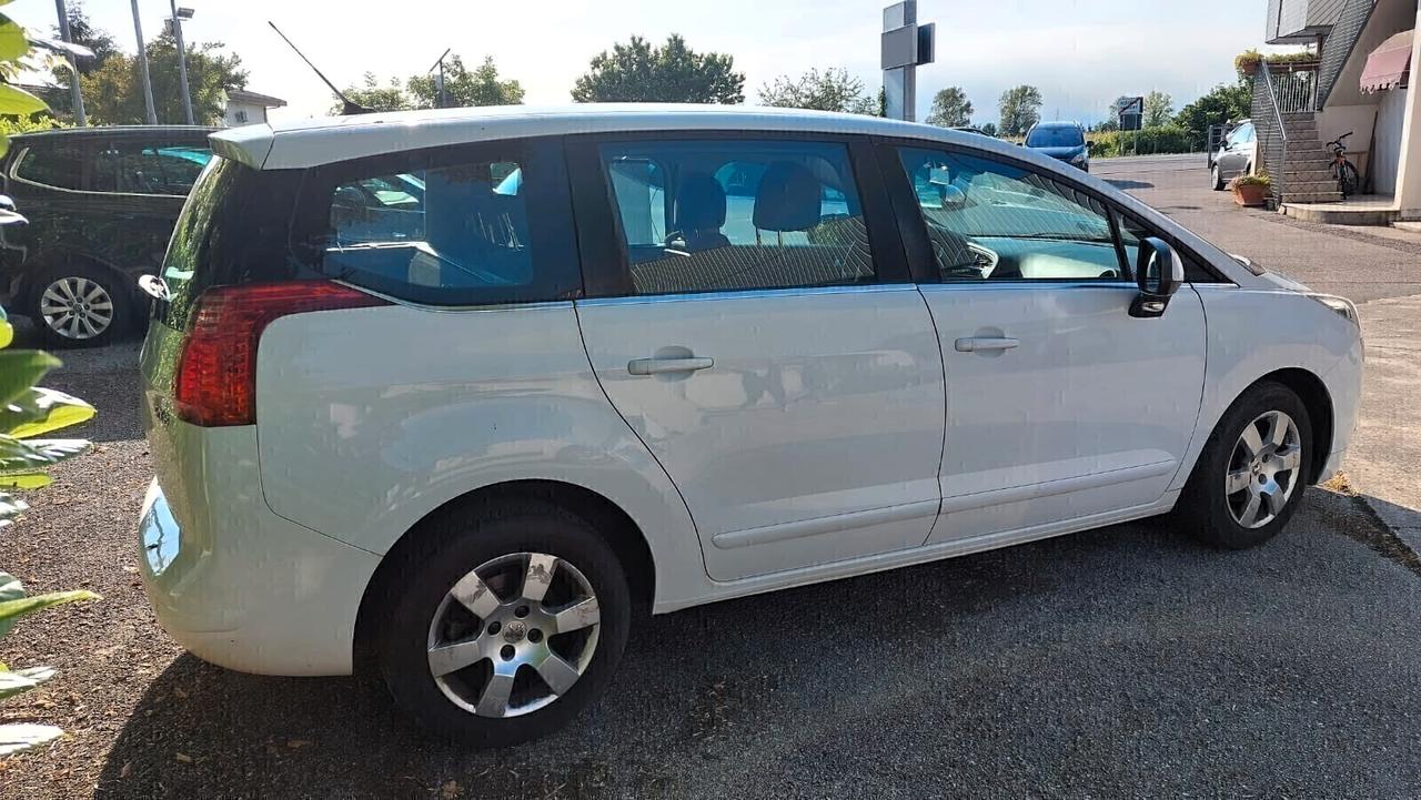 Peugeot 5008 1.6 Diesel 7 Posti Neopatentati