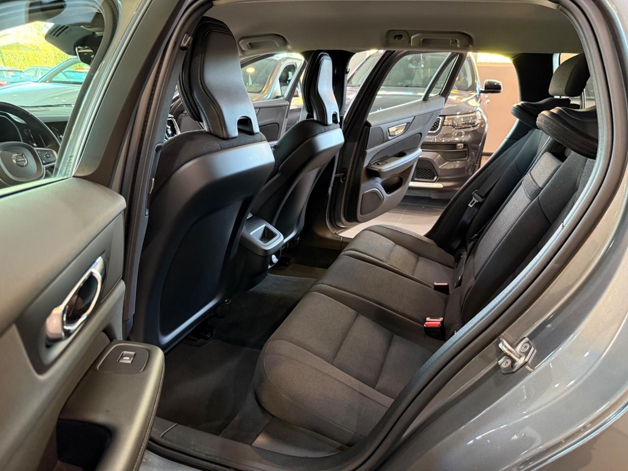 Volvo V60 B4 (d) Geartronic Momentum Business Pro