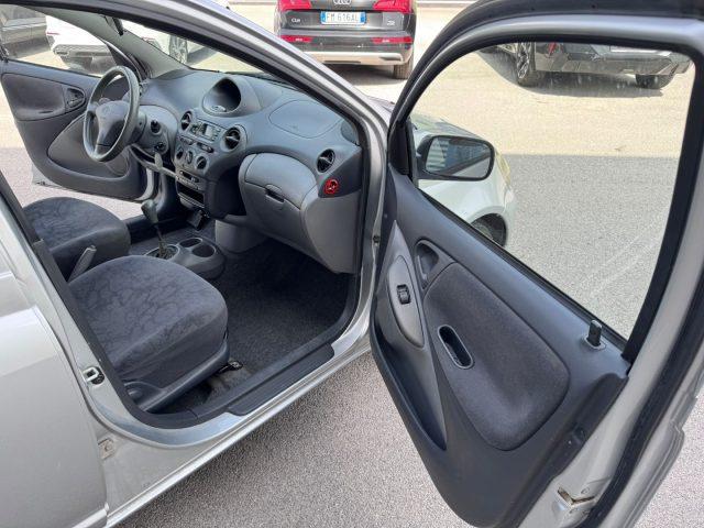 TOYOTA Yaris 1.0i 16V cat 5 porte OK neopatentati