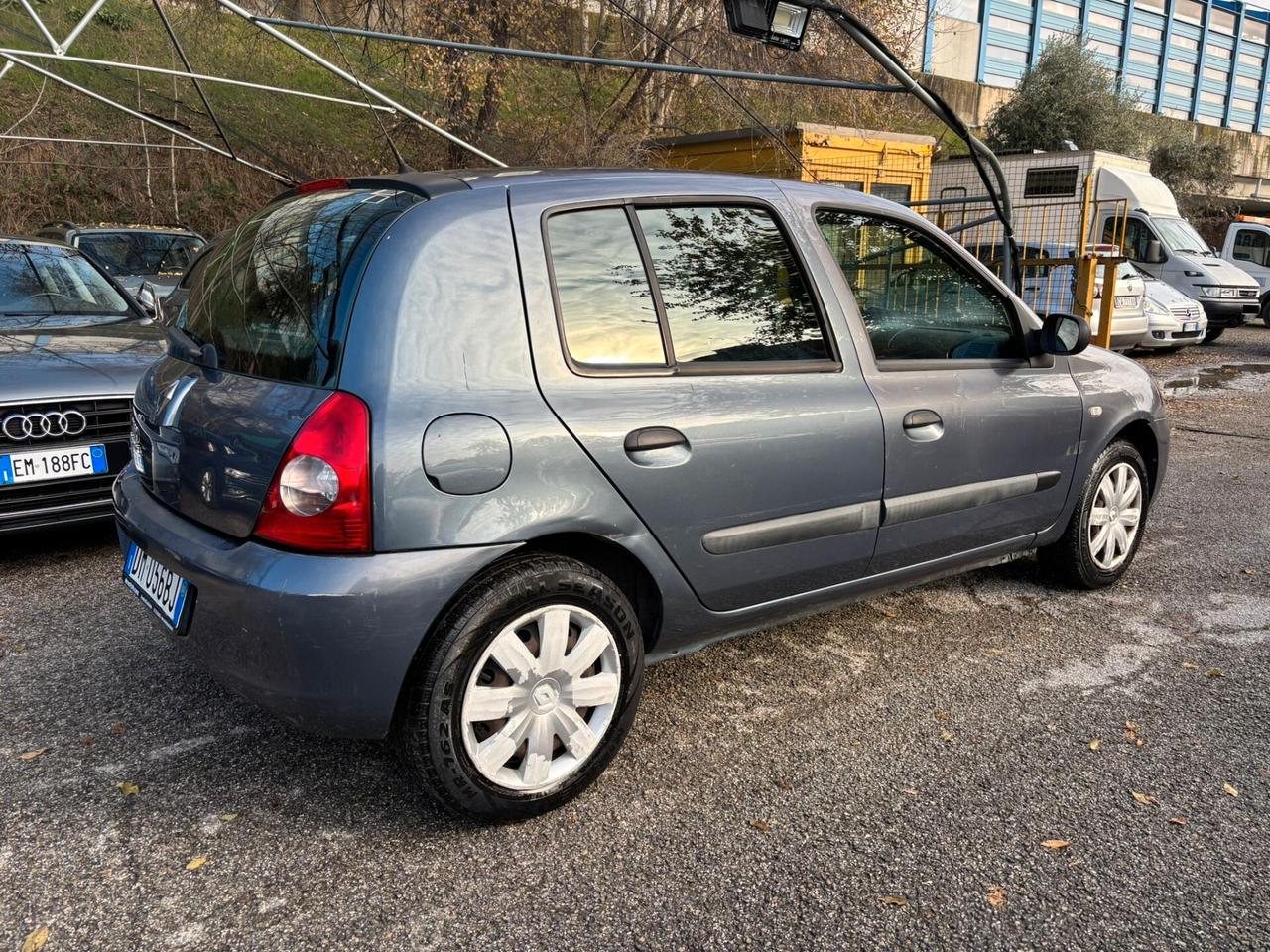 Renault Clio 1.2-5 porte GPL ok Neopatentati