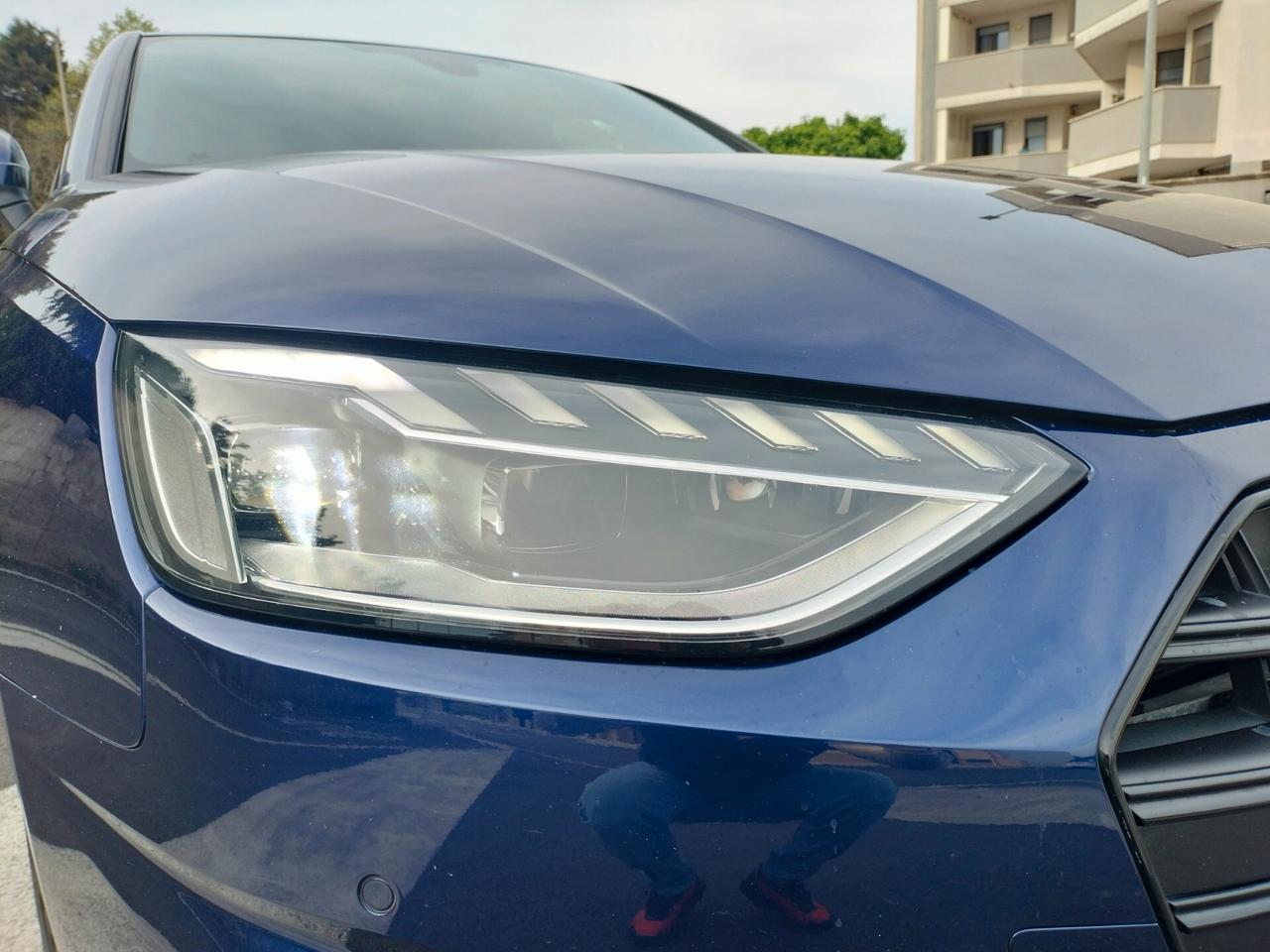 Audi A4 40 TDI S tronic line edition