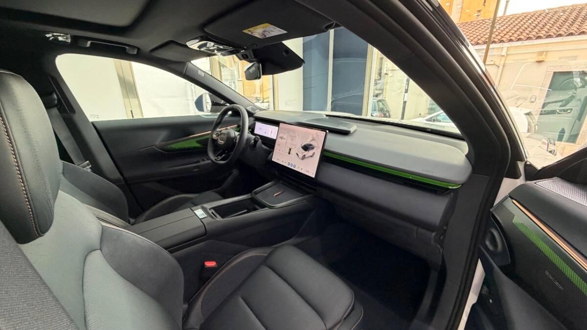 Lynk and Co 08 Lynk & co 1.5 phev Core auto