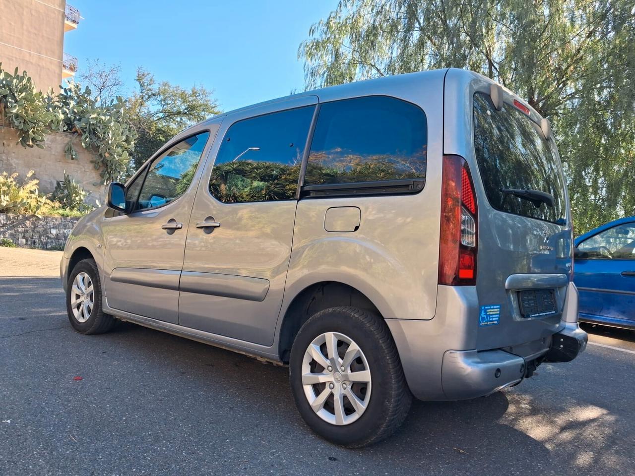 Peugeot Partner Pianale ribassato con rampa disabili in carrozzina