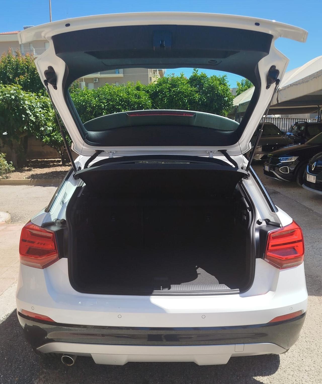 Audi Q2 S tronic 1.6 116CV Design 2020 TETTO NEO