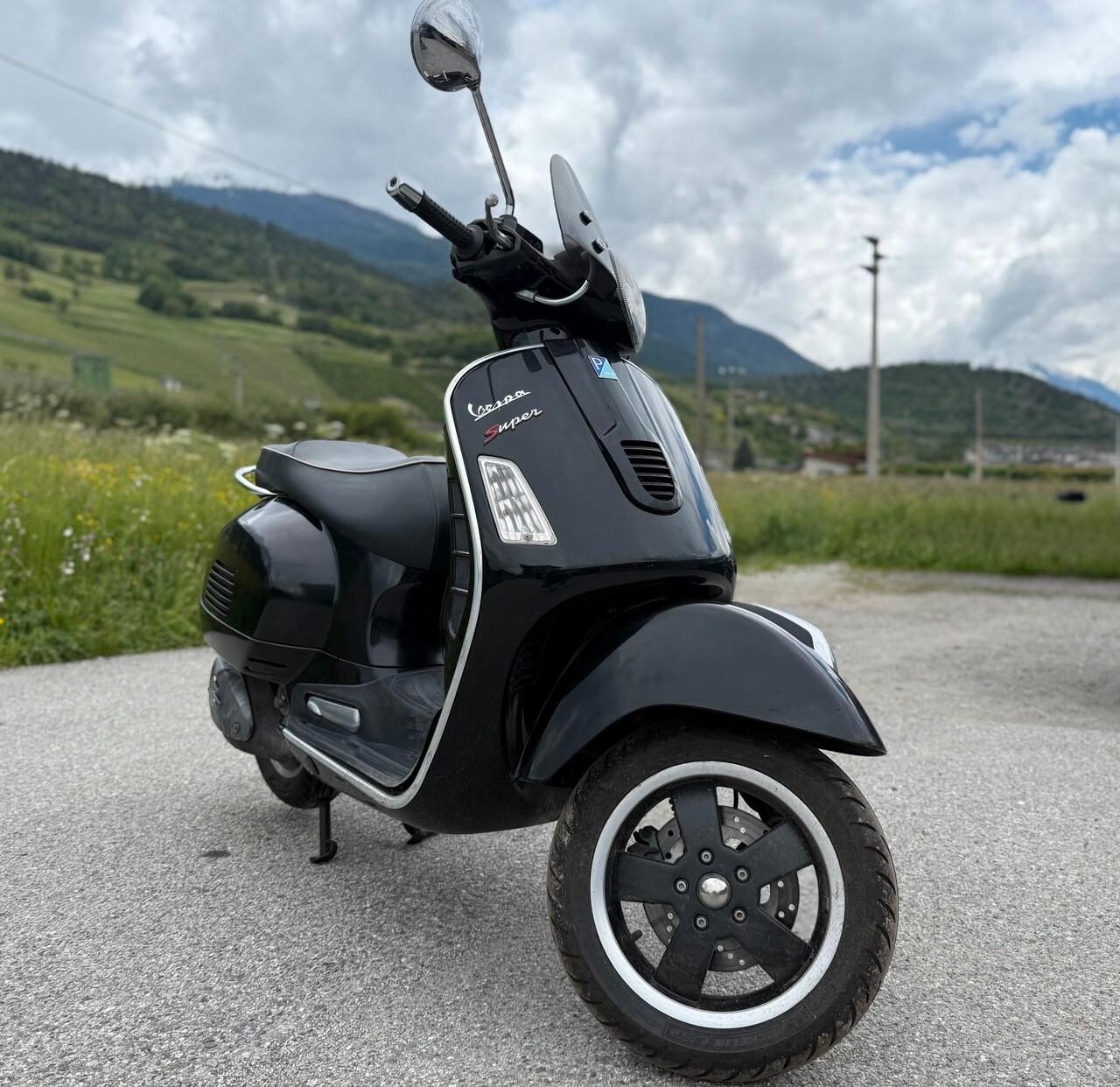 Piaggio Vespa 300 GTS