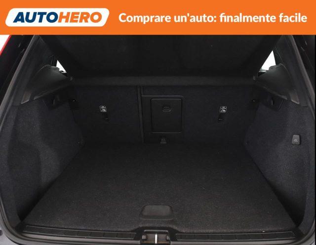 VOLVO XC40 B4 AWD Geartronic Momentum Pro
