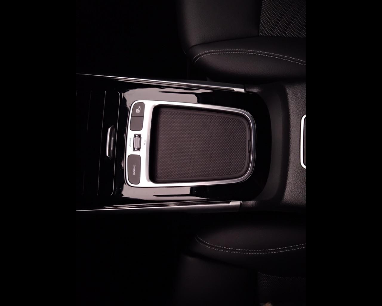 Mercedes-Benz GLB - X247 2023 - GLB 180 d Progressive Advanced auto