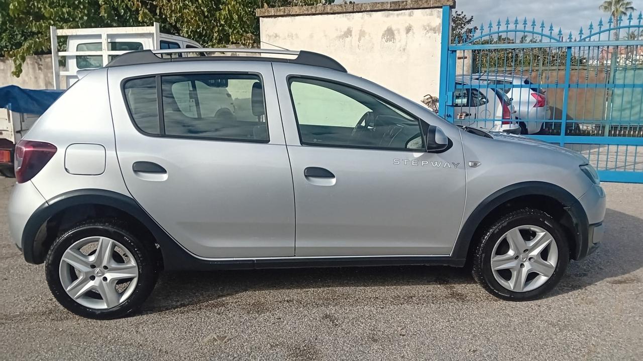 Dacia sandero stepway-1.5 dci- camb/aut-2016