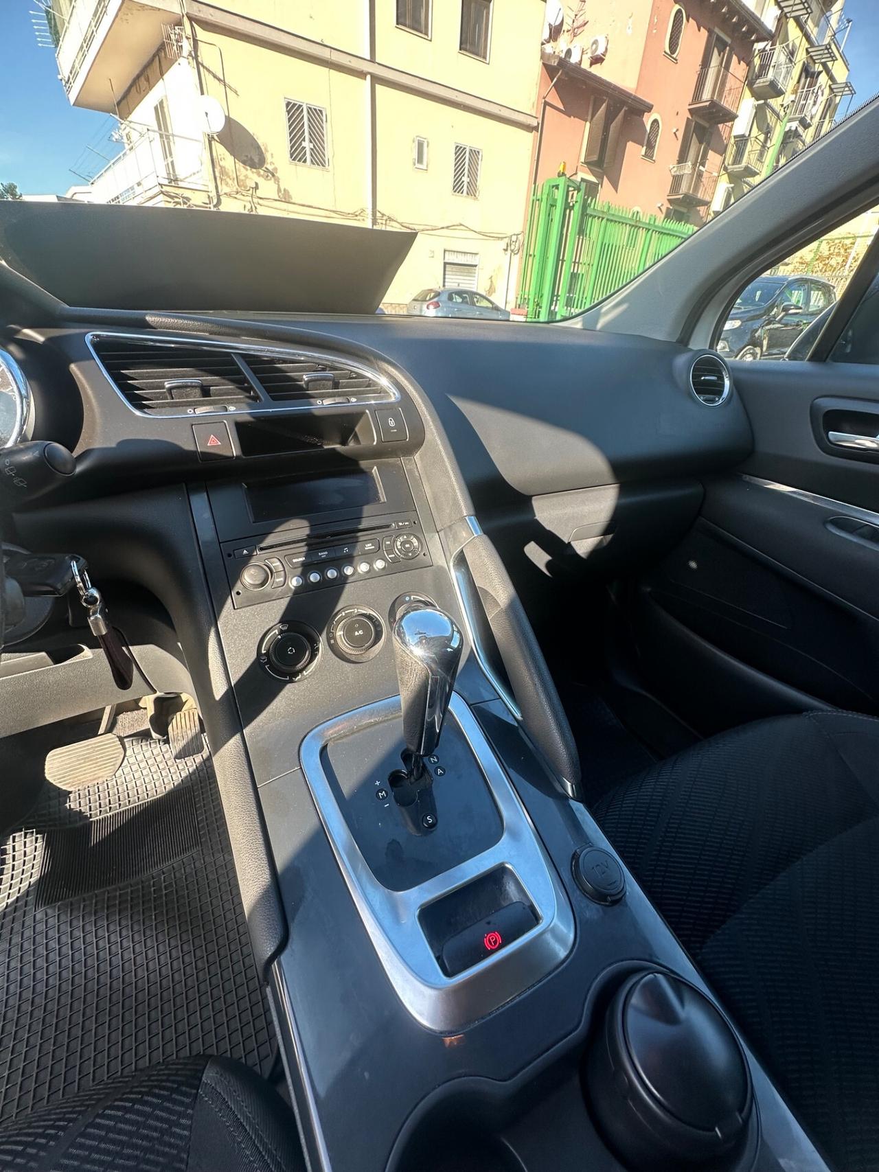 Peugeot 3008 1.6 HDi 110CV cambio robotizzato Business