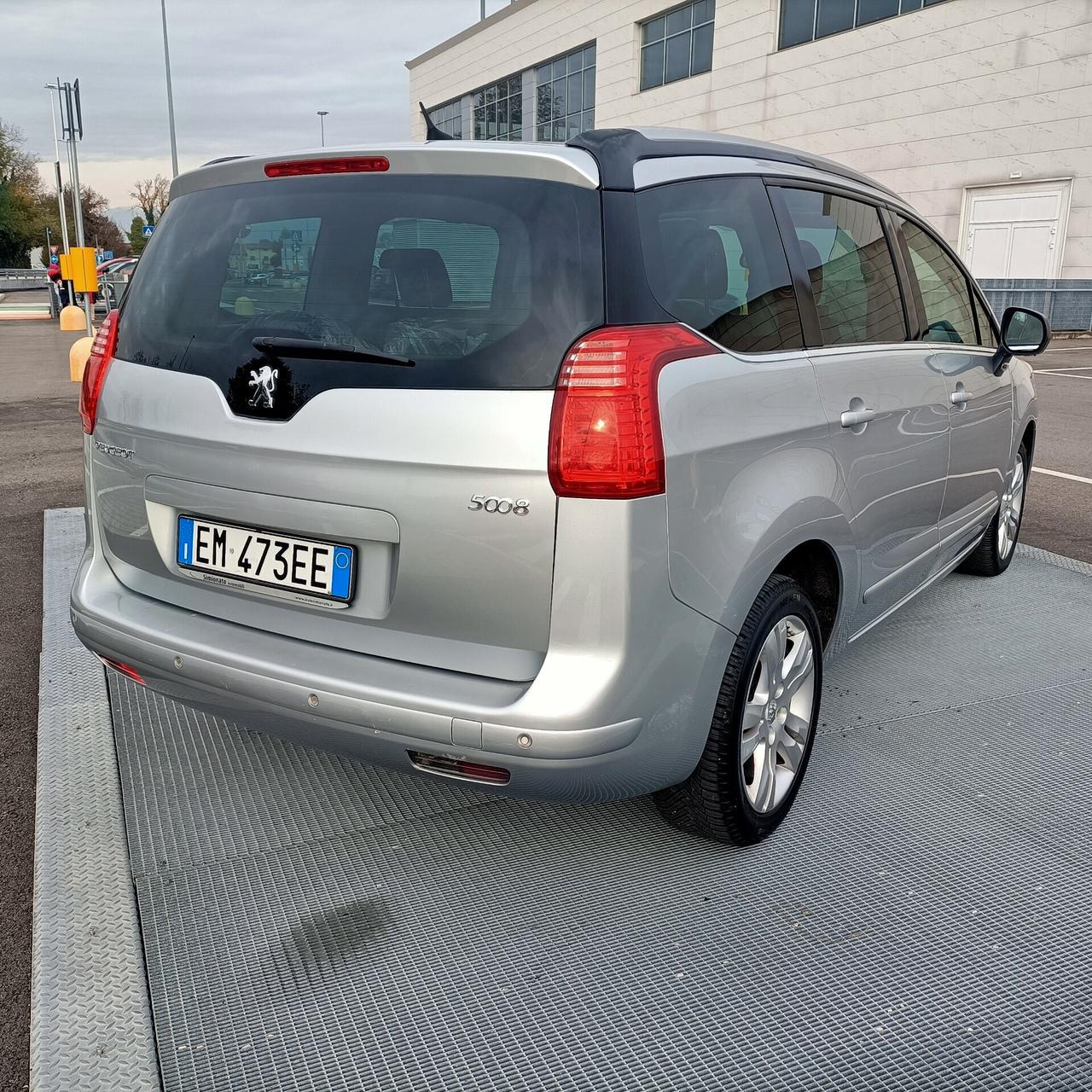 Peugeot 5008 2.0HDI 7POSTI NAVI FULL