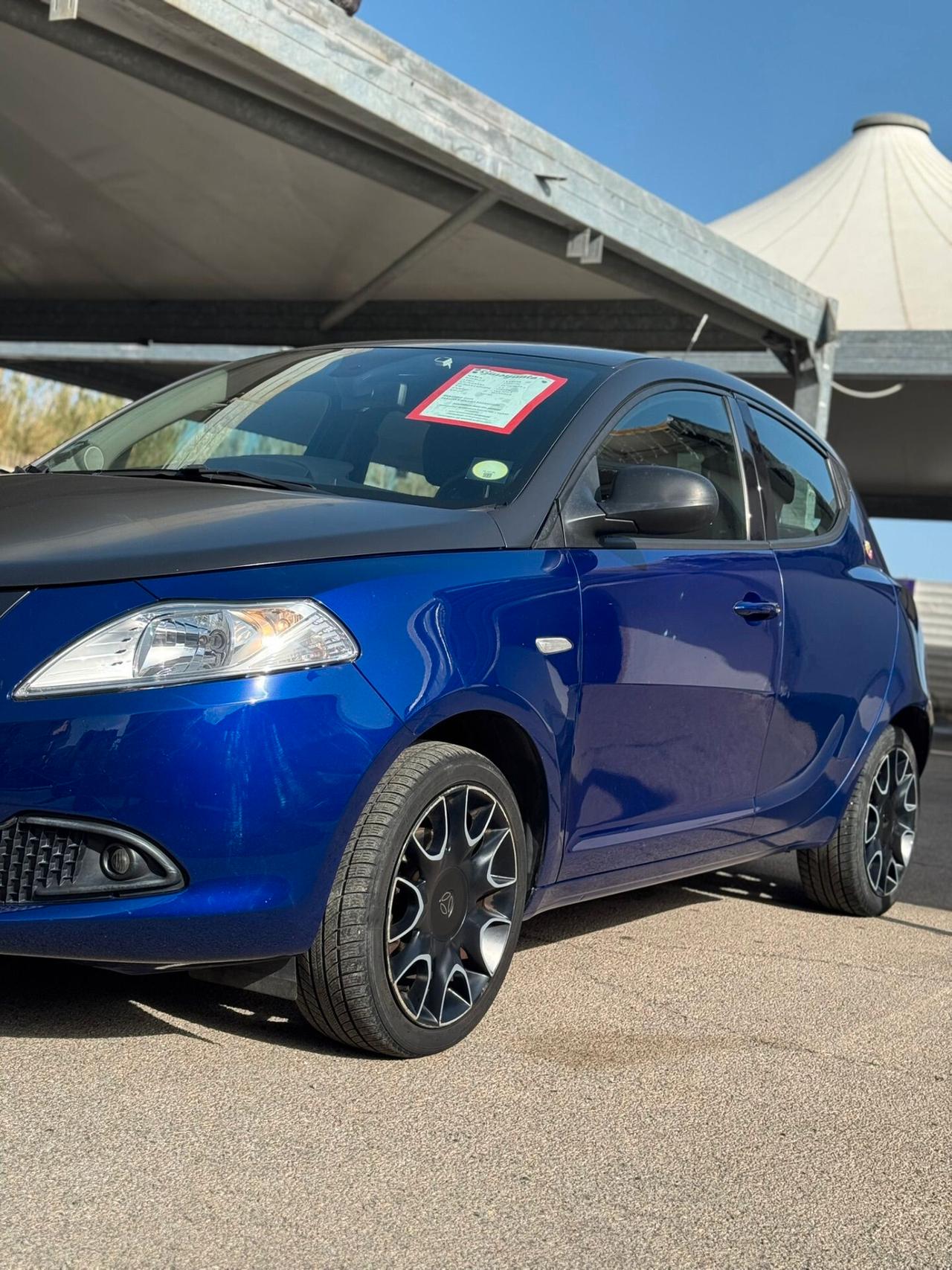 Lancia Ypsilon 1.3 MJT 16V 95 CV 5 porte S&S S Momodesign