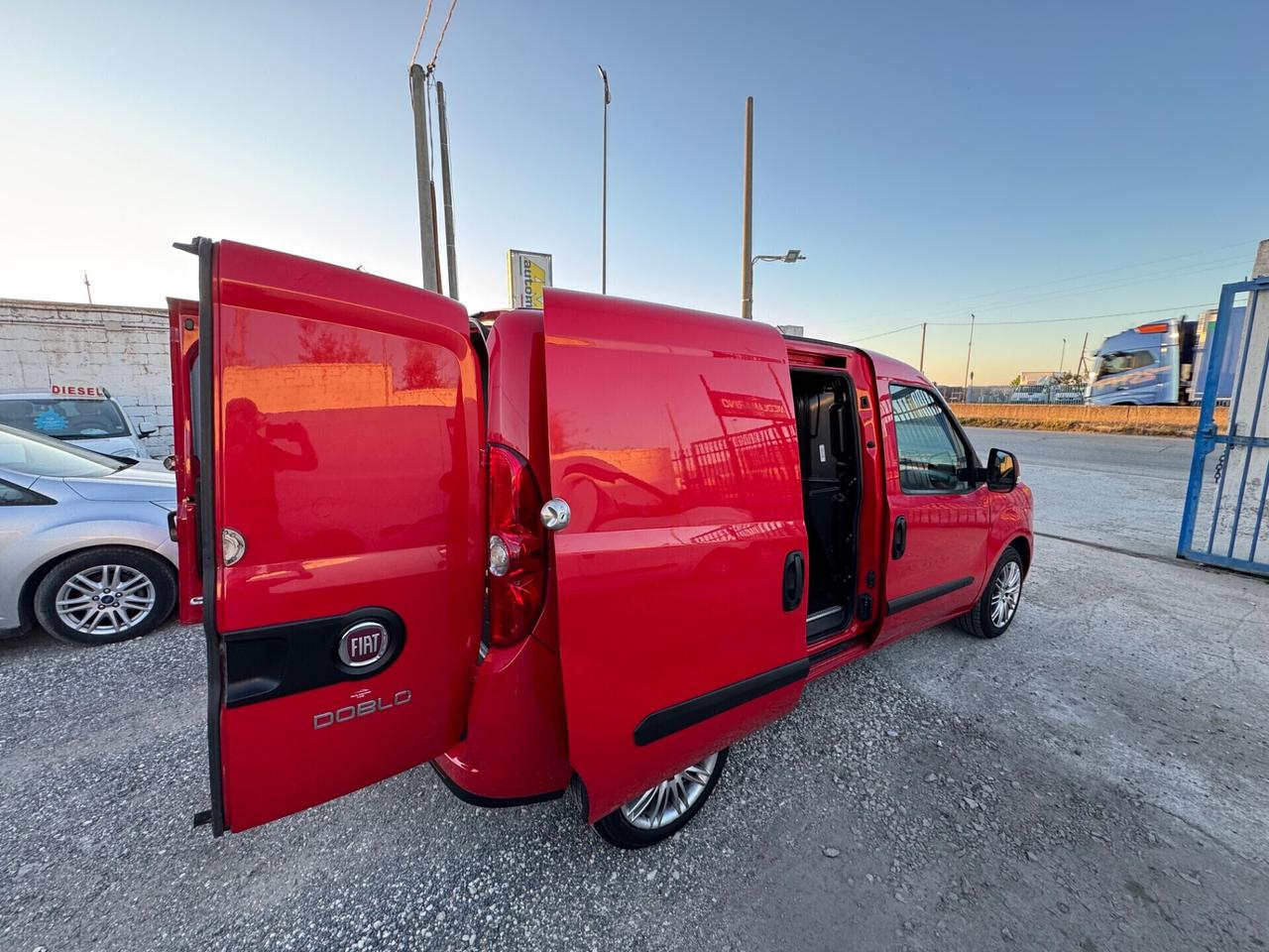 Fiat Doblo 1.4 T-Jet 16V Emotion Metano