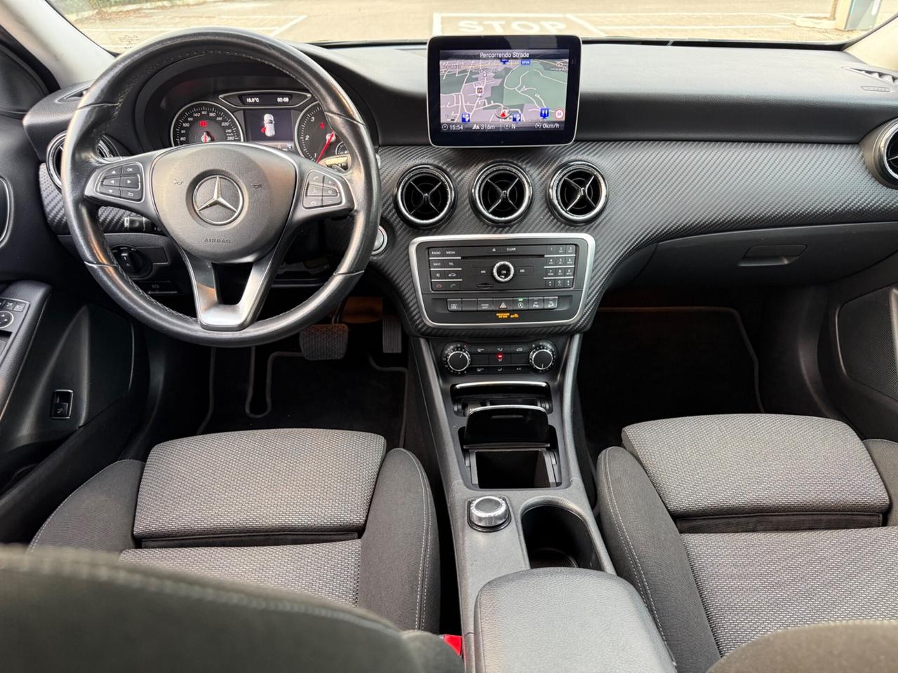 Mercedes-benz GLA 200d Automatic 4Matic Premium*Led*Full