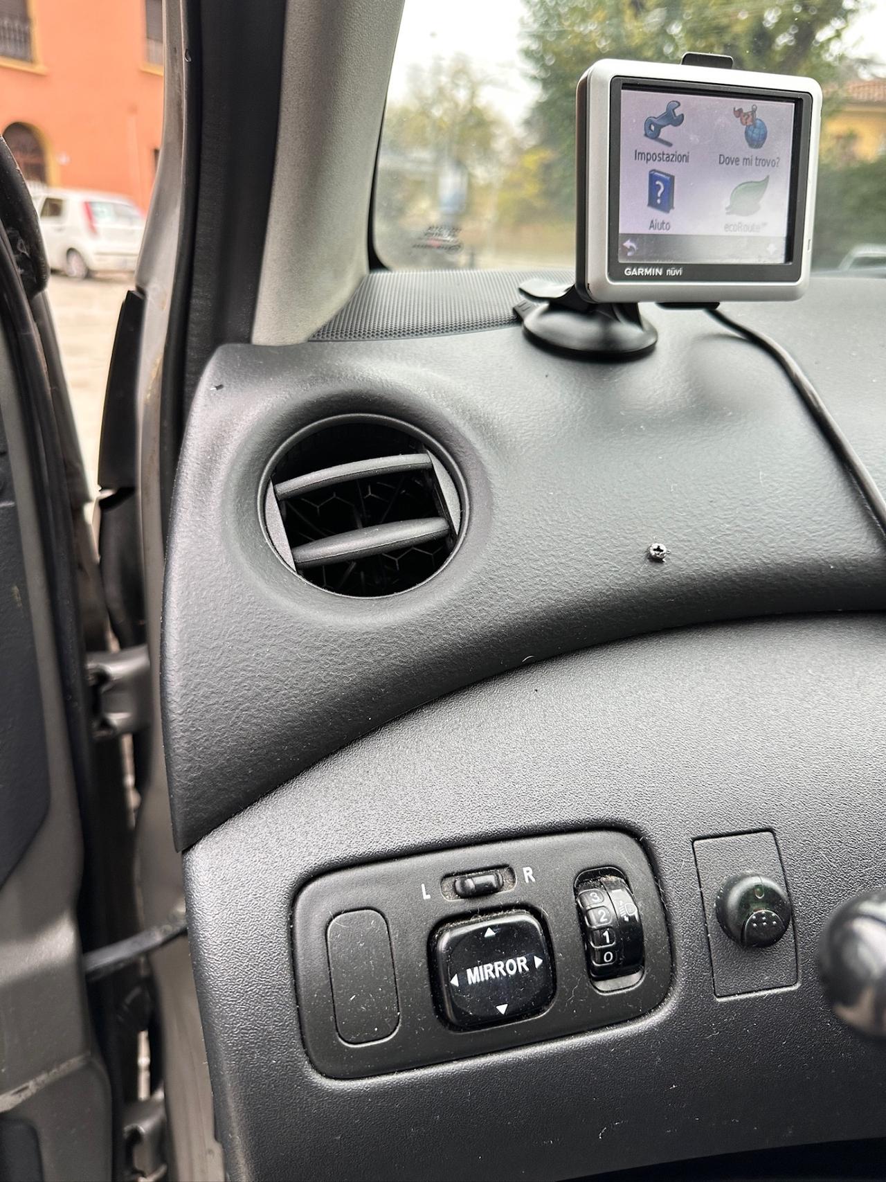 Toyota Yaris 1.0i 16V cat 5 porte Sol X Neopatentati