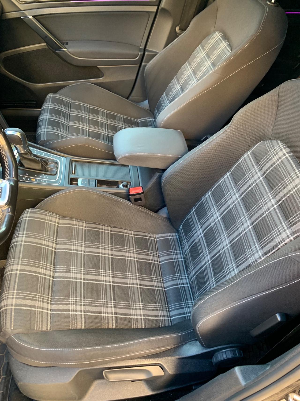 Volkswagen Golf 2.0 TDI DSG 5p.