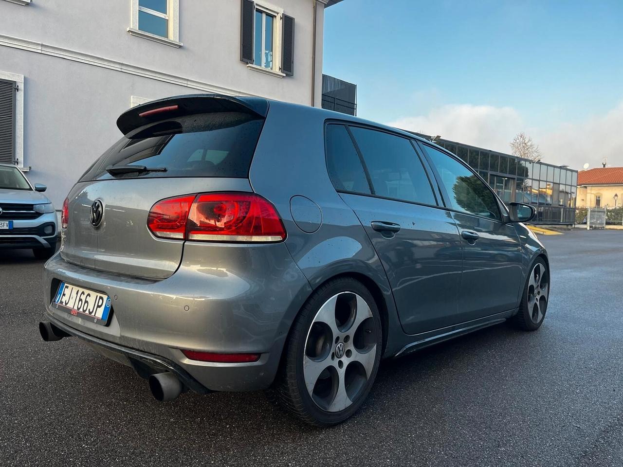 Volkswagen Golf GTI 2.0 TSI DSG