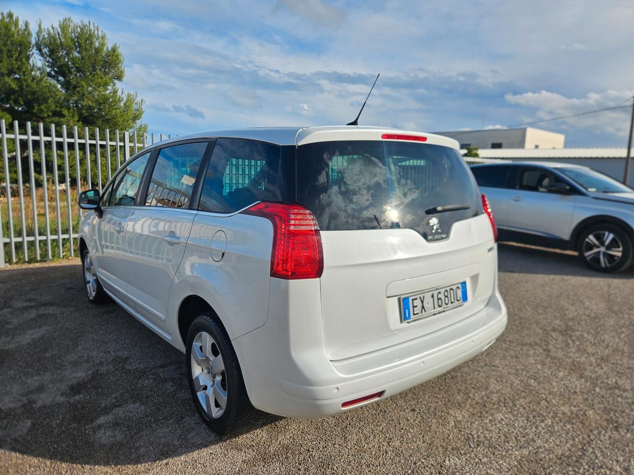 Peugeot 5008 1.6 HDi 115CV Business