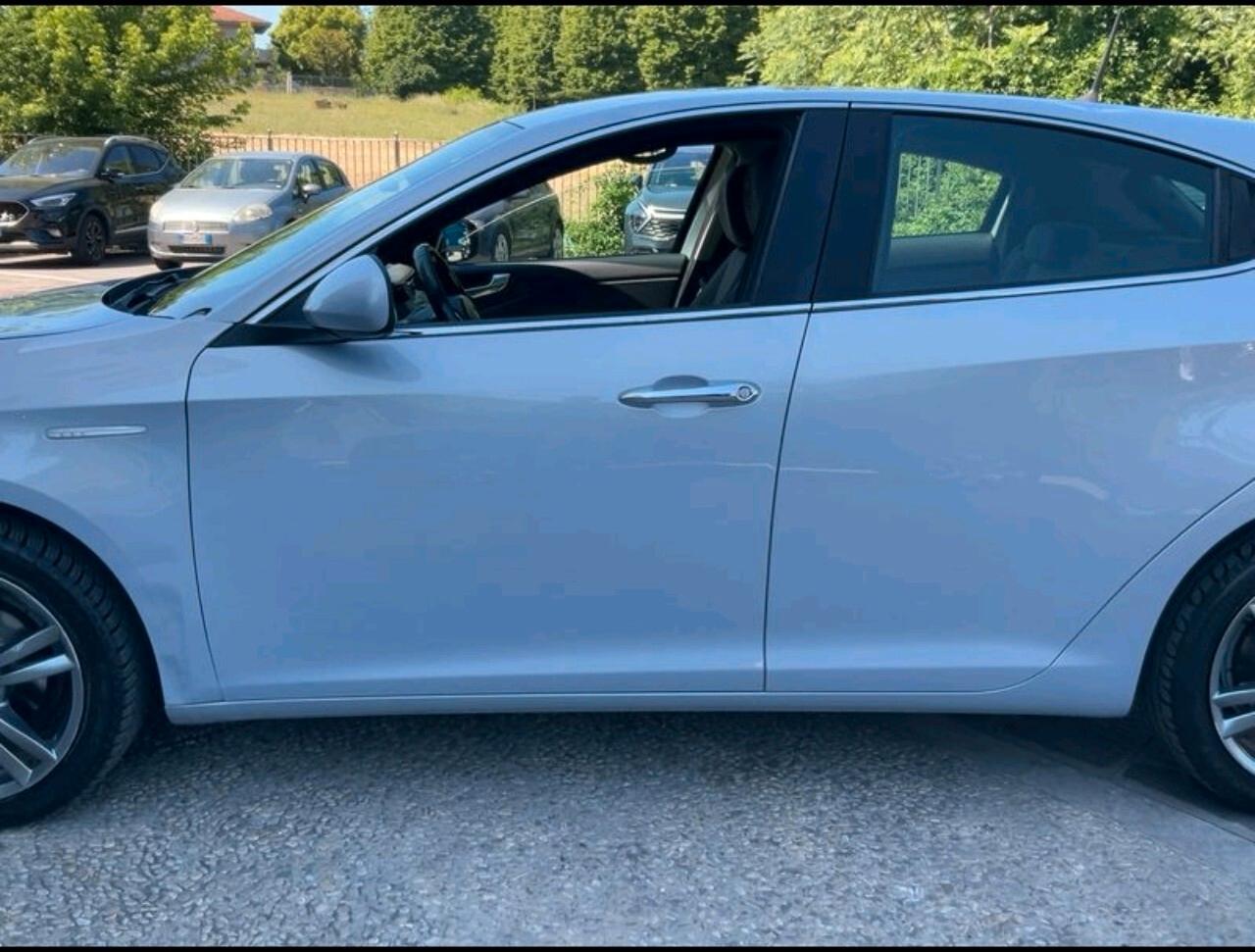 Alfa Romeo Giulietta 1.6 JTD105 cv ok neopatentati.