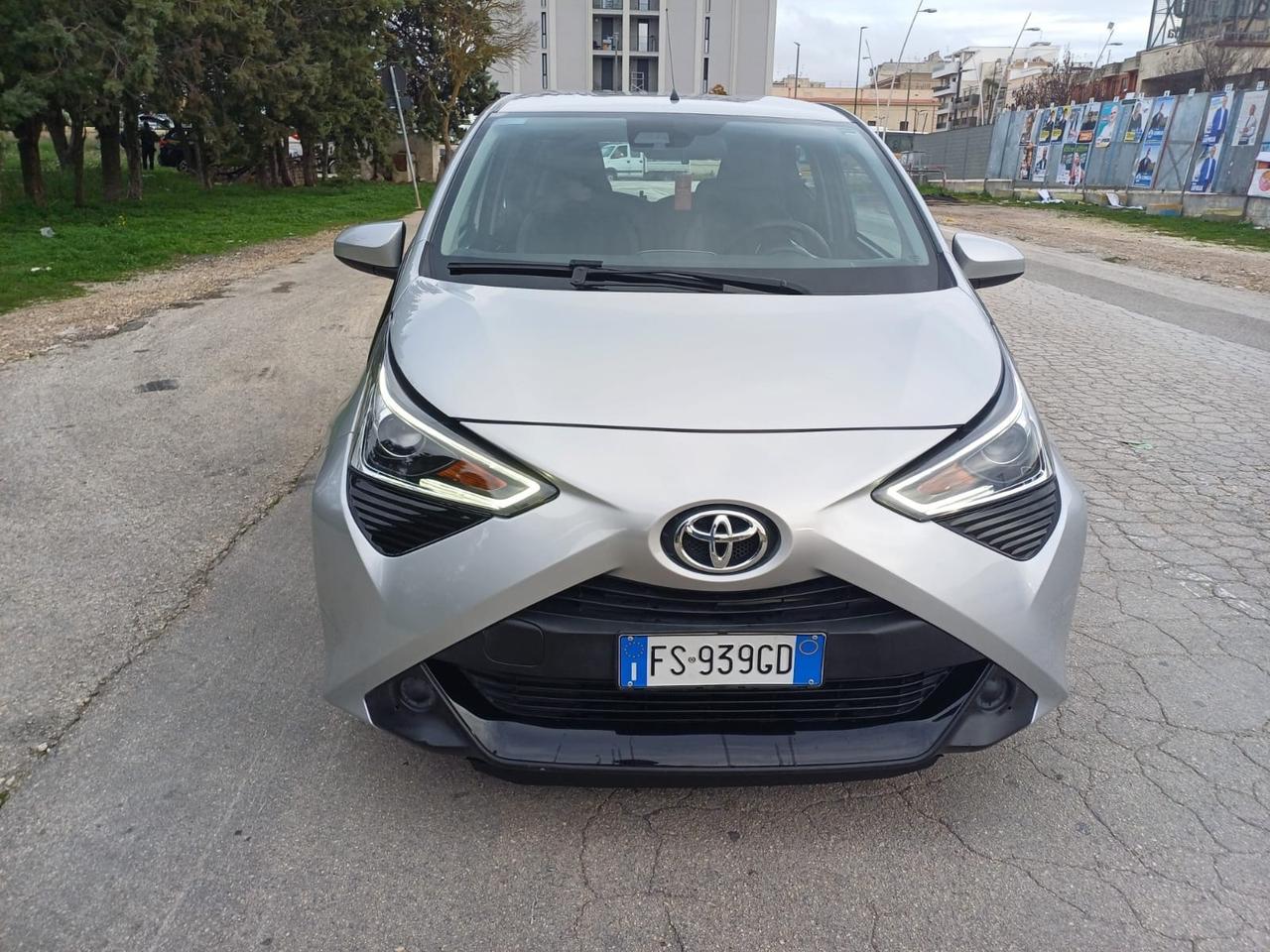 Toyota Aygo 1.0 VVT-i 72 CV 5 porte x-clusiv