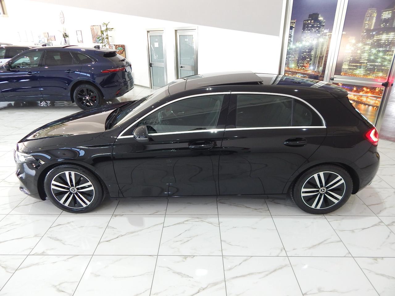 Mercedes-Benz A 180 d Sport Aut. TETTO-NAVI-PELLE-LED-XENON-KAMERA