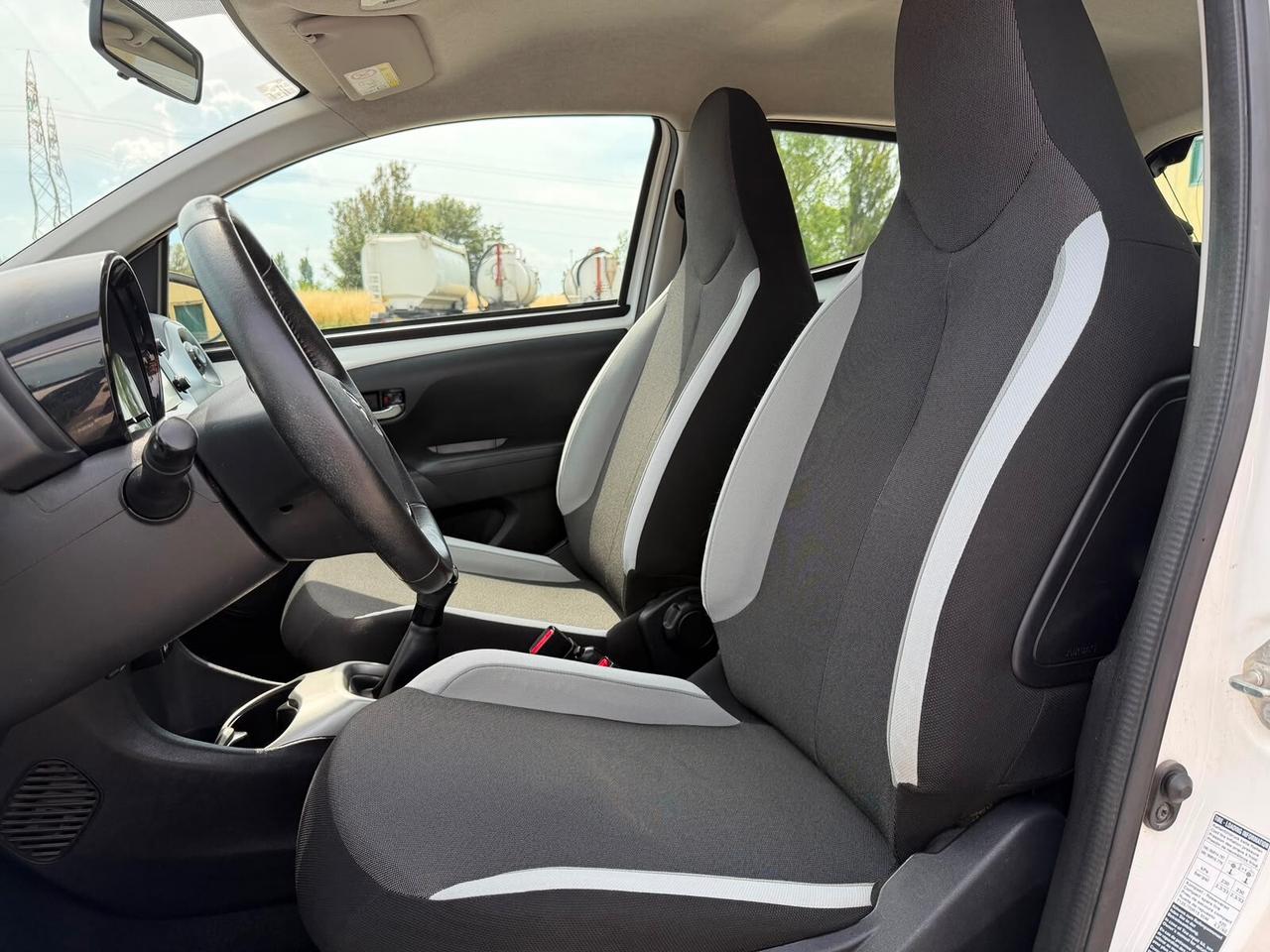 Toyota Aygo 1.0 VVT-i X-BLACK 140000 KM