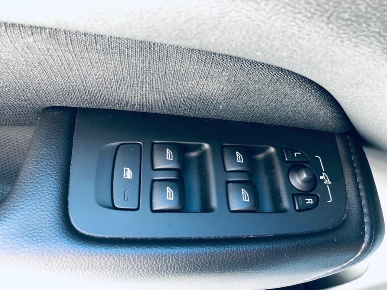 Volvo XC60 B4 D HYRBID AWD 80MILAKM NERA