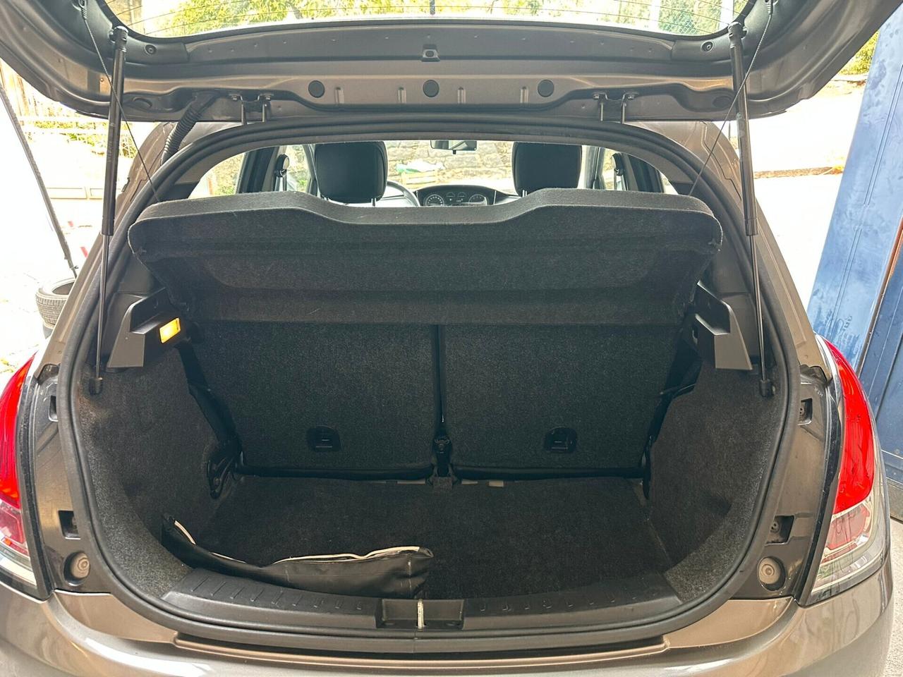 Lancia Ypsilon 1.2 69 CV 5 porte Silver