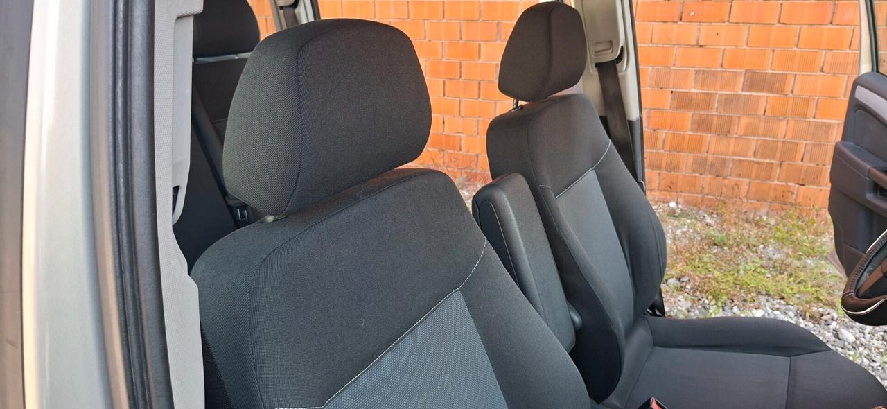 MONOVOLUME 7 POSTI 1.6 CON DOPPIA ALIMENTAZIONE