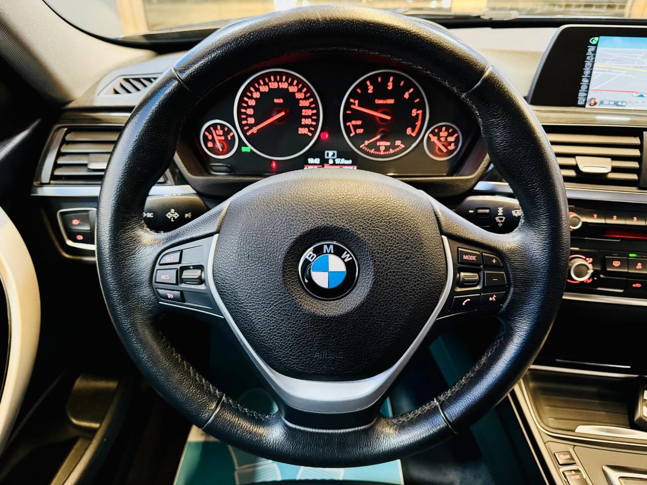 BMW 318d Touring LED / Sedili Risc. / Navi