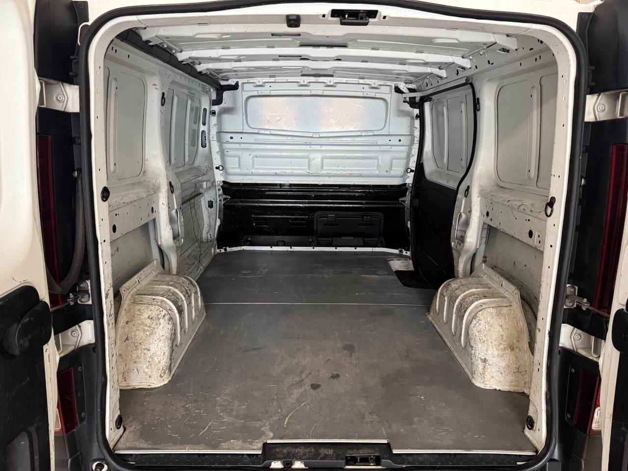 RENAULT Trafic T27 1.6 dCi IVA / MOTORE NUOVO
