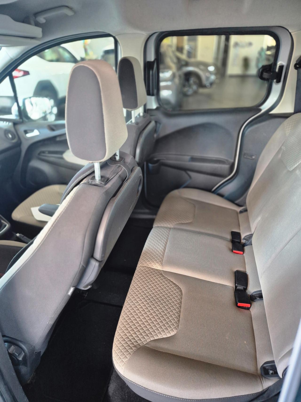 Ford Tourneo Courier 1.5 TDCI 95 CV Titanium
