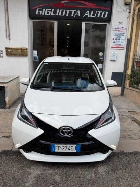 Toyota Aygo 1.0 VVT-i 69 CV 5 porte x-business MMT