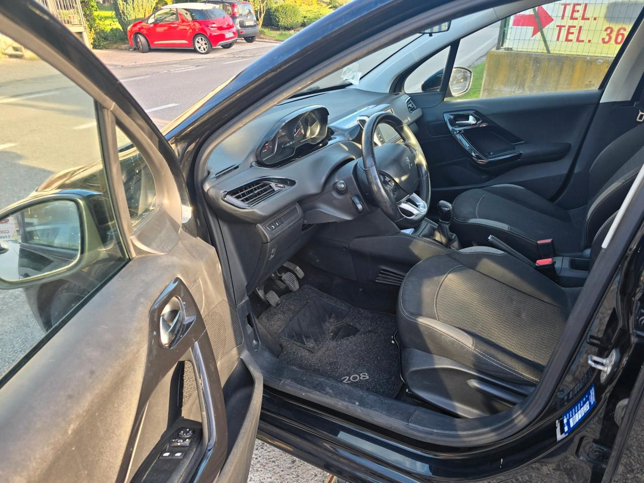 Peugeot 208 PureTech 82 5 porte Allure