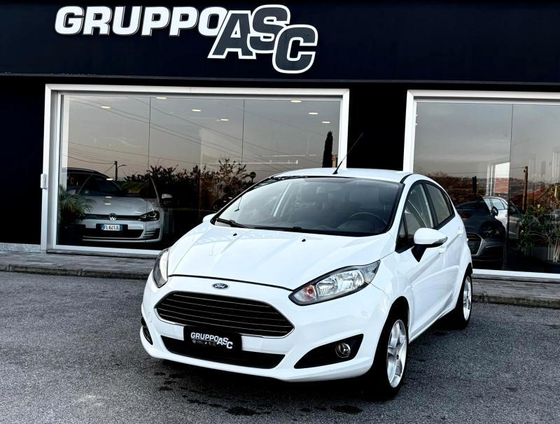 Ford Fiesta 5 Porte 1.2 BENZ 60 CV ADATTA A NEOPATENTATI