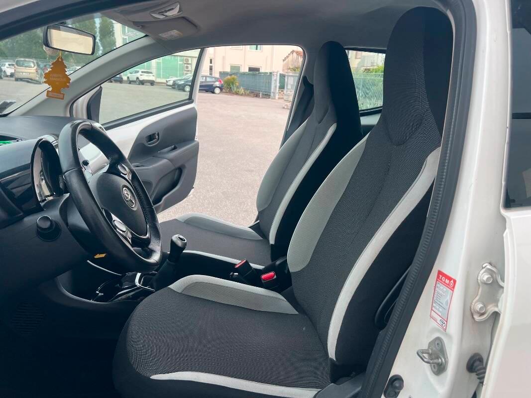 Toyota Aygo 1.0 x-clusiv 5p