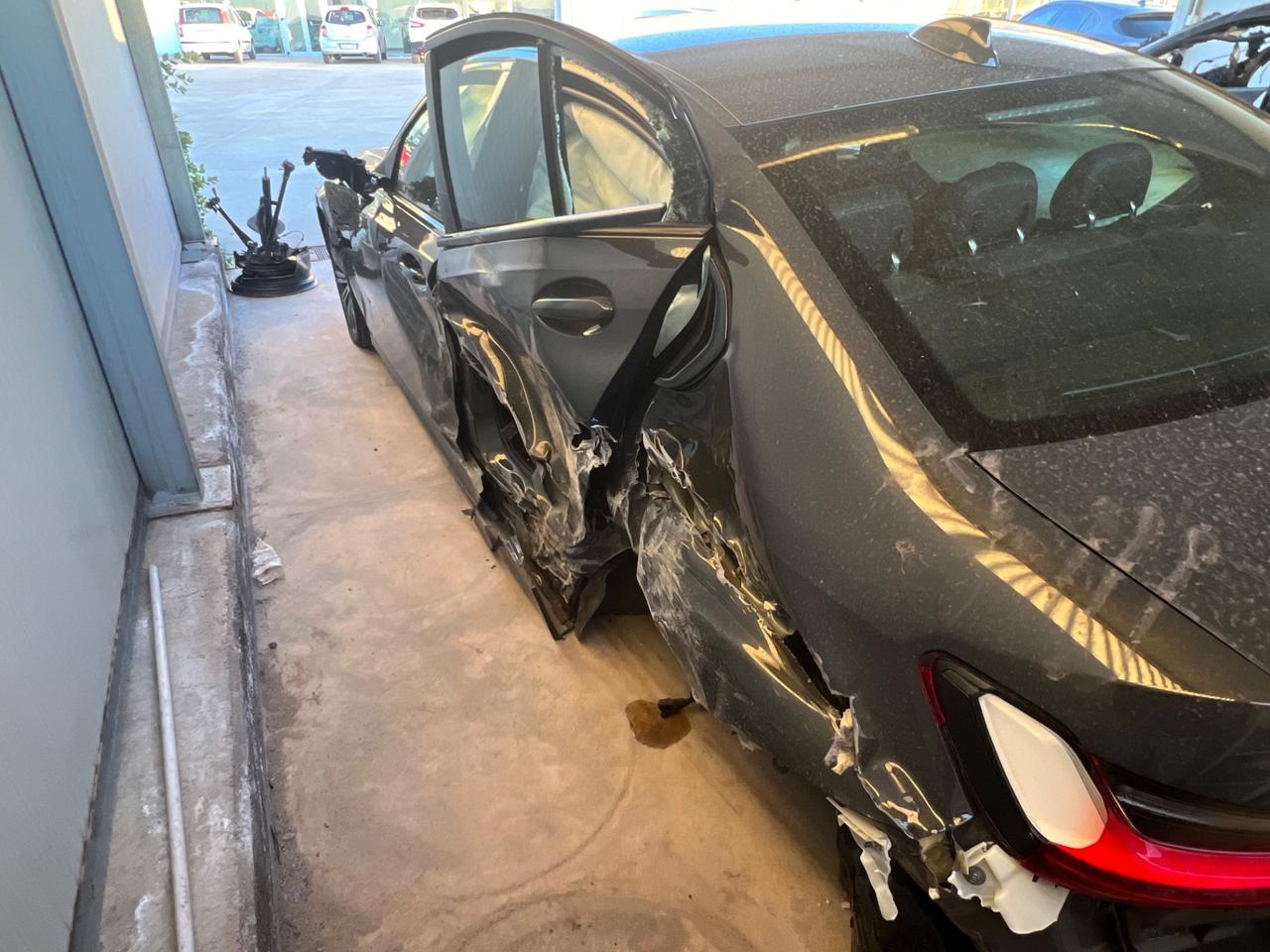 Bmw 330d xDrive Sport - INCIDENTATA -