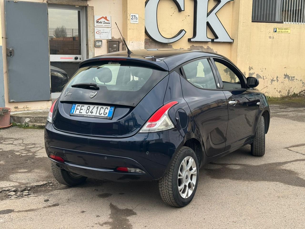 Lancia Ypsilon 0.9 TwinAir 85 CV 5 porte Metano Ecochic Platinum