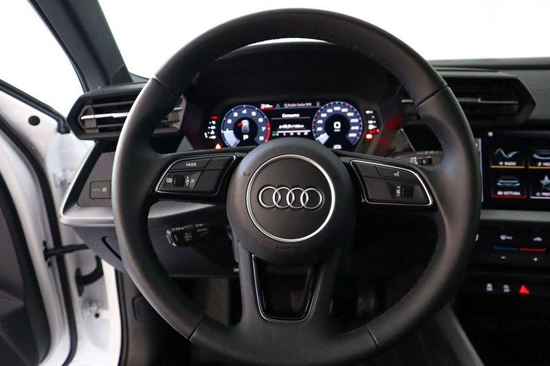 Audi A3 35 TFSI MHEV S-TRONIC S LINE EDITION