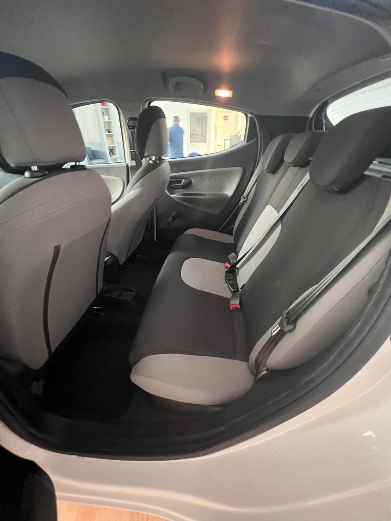 Lancia Ypsilon 1.2 69 CV 5 porte GPL Ecochic Silver