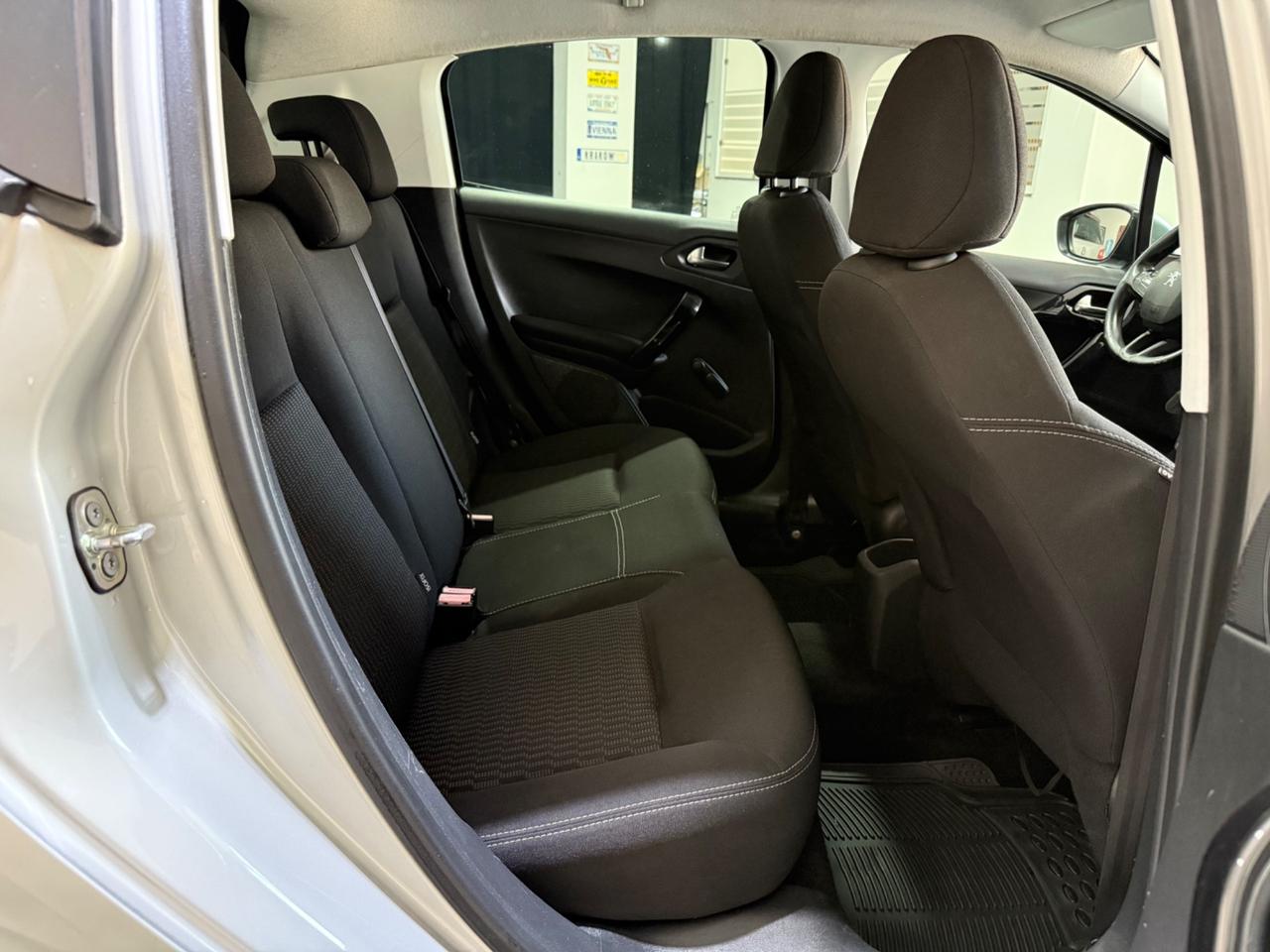 Peugeot 208 1.4 HDi 68 CV 5 porte Allure