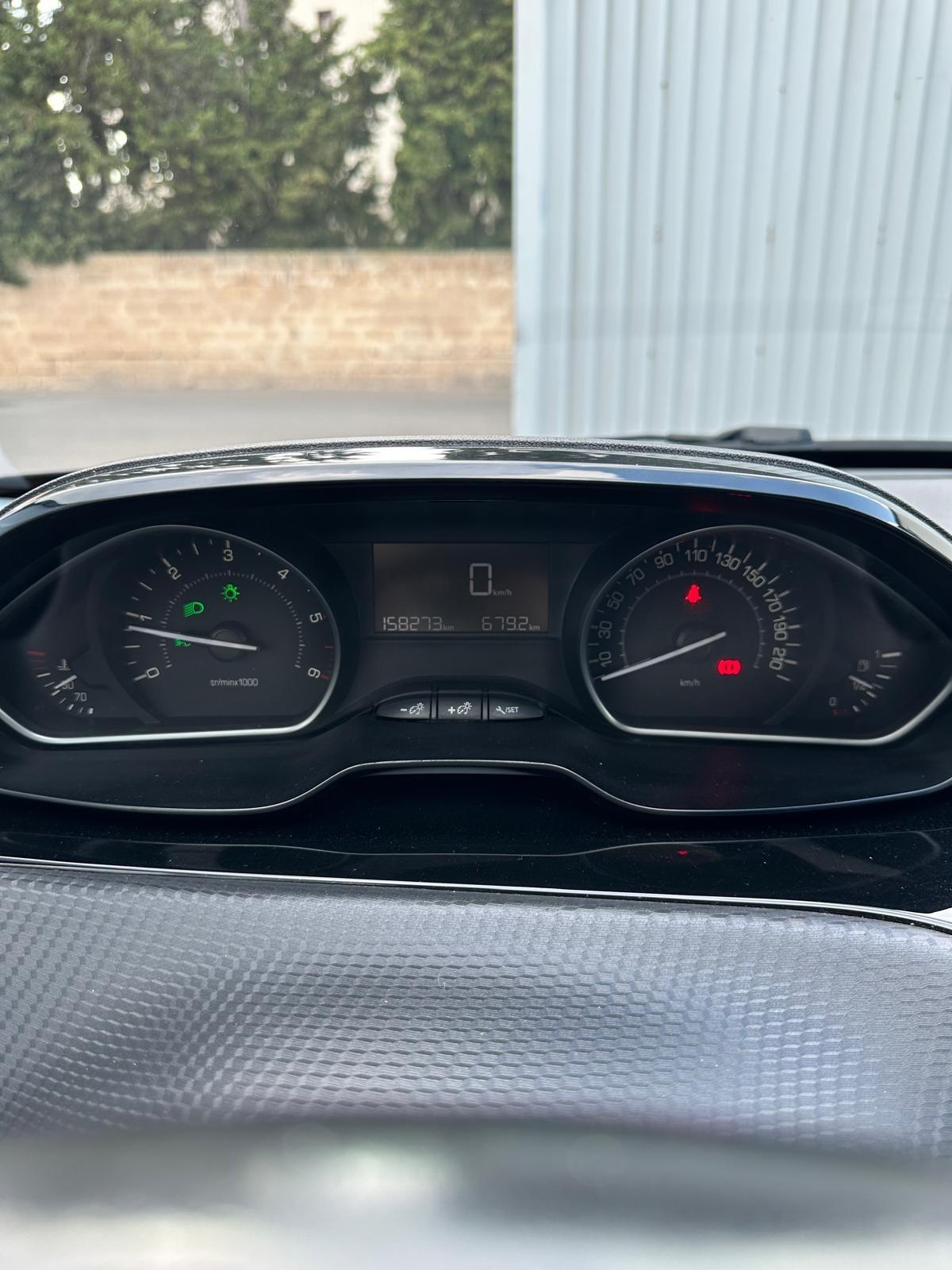 Peugeot 2008 BlueHDi 100 Allure