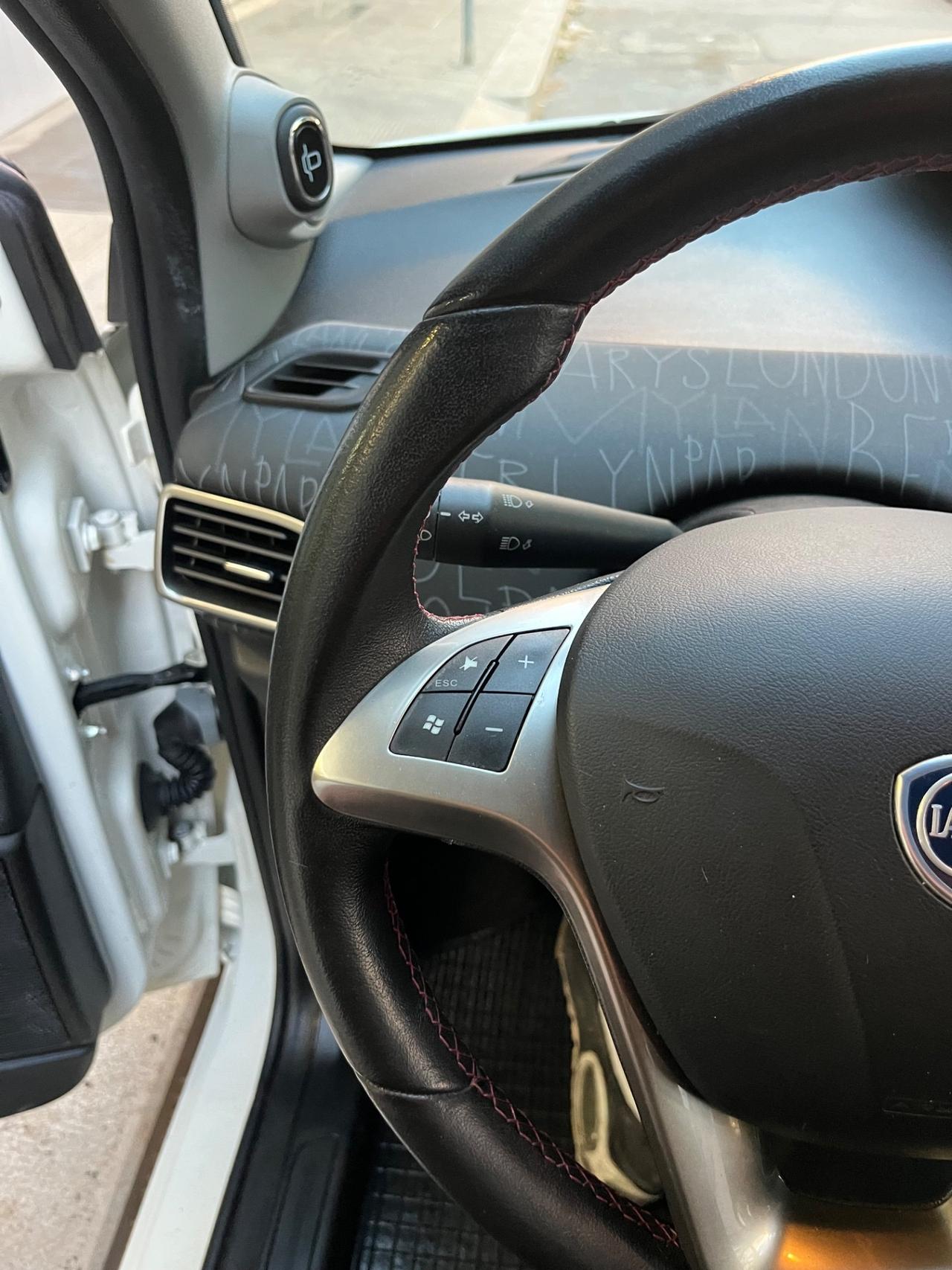 Lancia Ypsilon 1.2 69 CV 5 porte S&S Gold