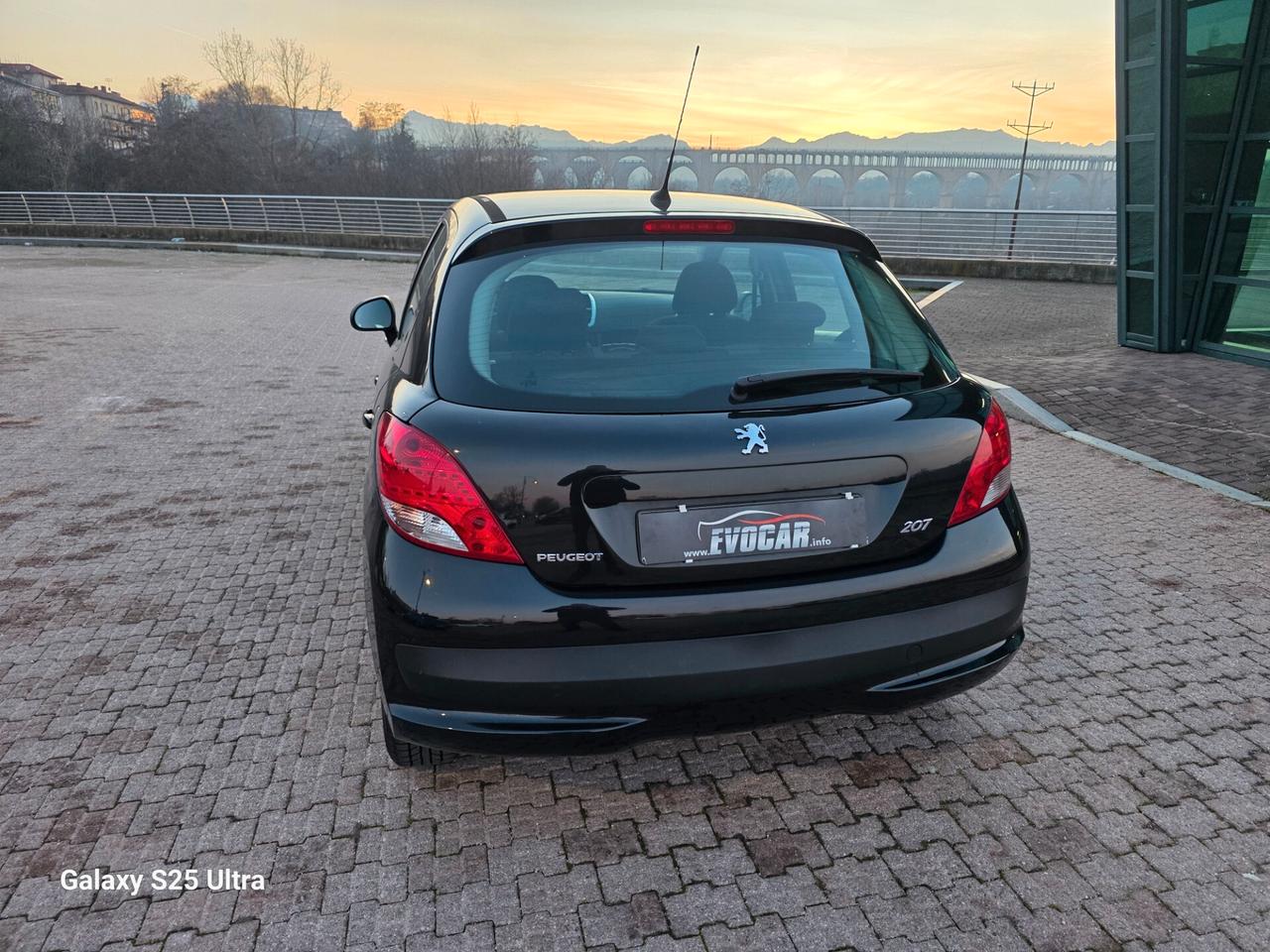 Peugeot 207 1.4 8V 75CV 3p. ONE Line