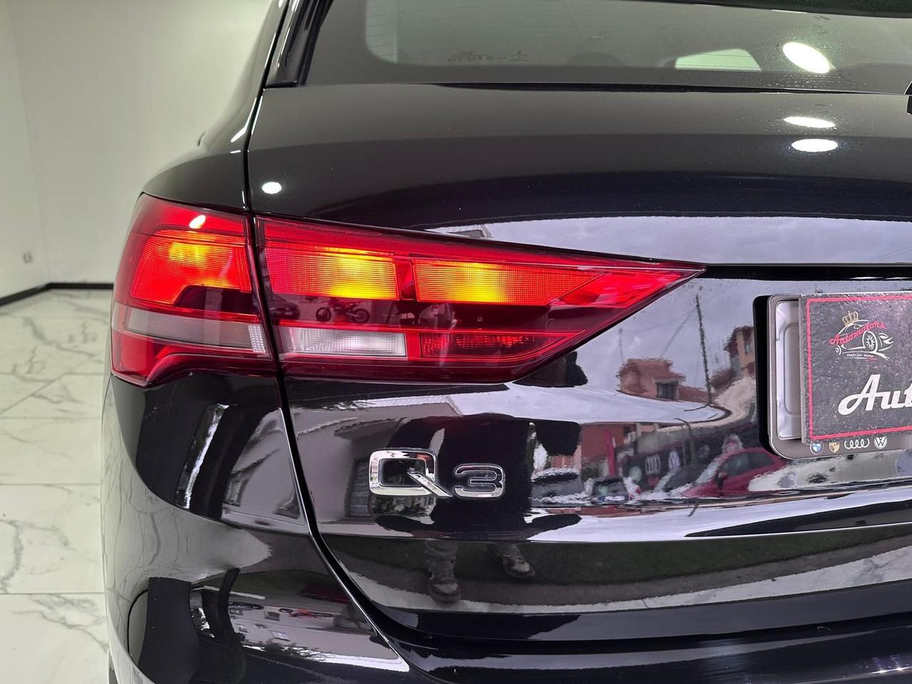 Audi Q3 35 TDI S tronic line -GARANTITA-2020