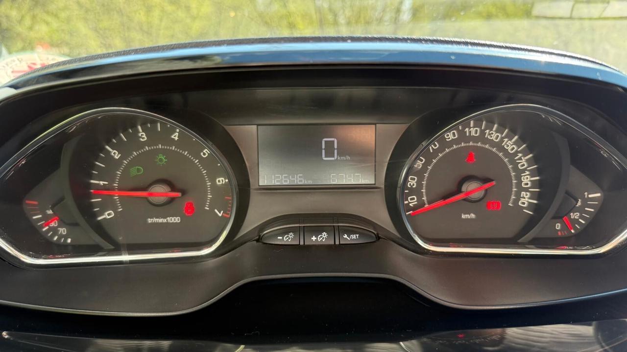 Peugeot 208 PureTech 82 5 porte Allure 2014 NEOP Gpl LEGGI TESTO