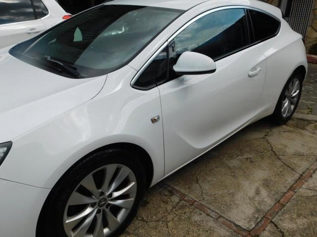 Opel Astra GTC 1.4 Turbo 120CV S&S 3 porte Cosmo