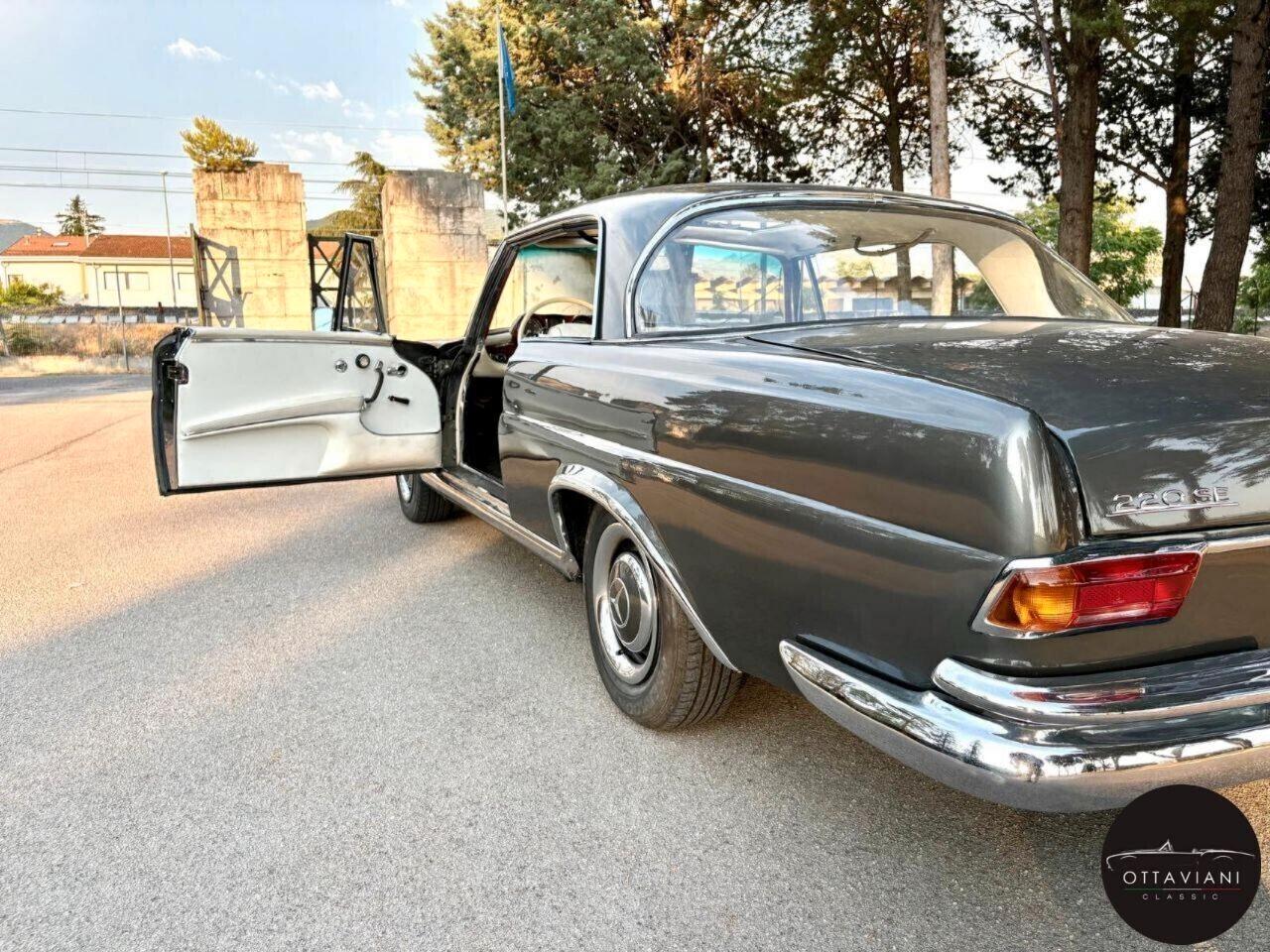 Mercedes W 111 220 se Coupé