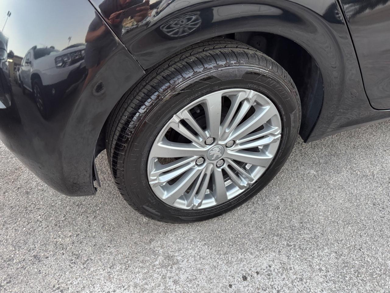 Peugeot 208 1.2 allure 82 5 porte FINANZIABILE