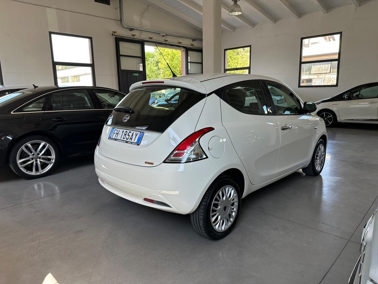 Lancia Ypsilon 1.2 69 CV 5 porte Silver