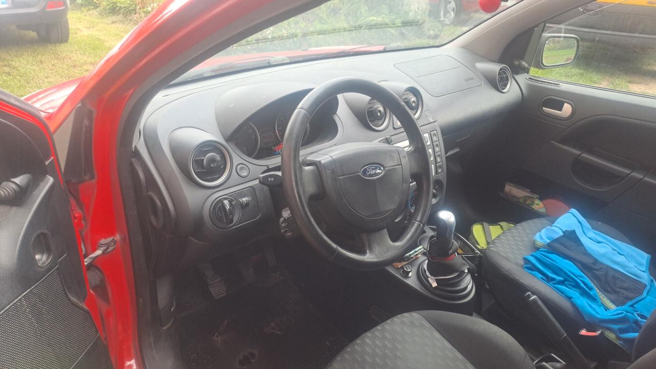 Ford Fiesta 1 2 benzina